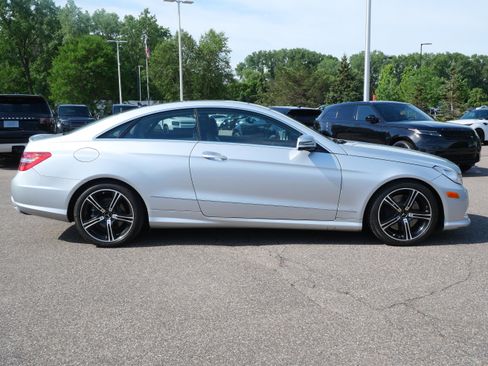 Used 2011 Mercedes-Benz E 550 Coupe image 6
