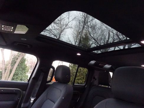 New 2025 Land Rover Defender 110 S image 5