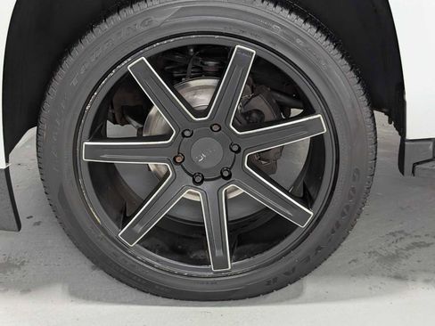 Used 2019 Chevrolet Tahoe LT image 3