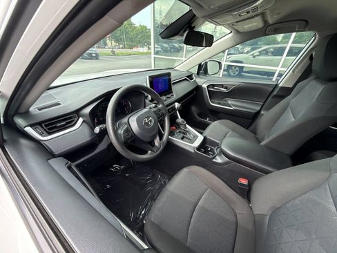Used 2025 Toyota RAV4 XLE FWD image 10