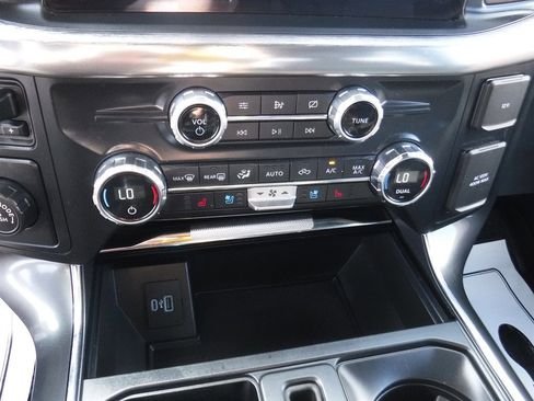 Used 2021 Ford F150 Lariat w/ Max Trailer Tow Package image 24