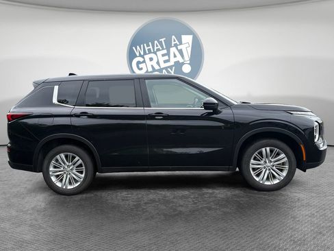 Used 2024 Mitsubishi Outlander ES AWD/4WD image 2
