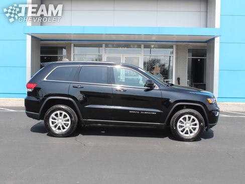 Used 2022 Jeep Grand Cherokee Laredo X image 3
