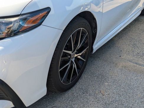 Used 2023 Toyota Camry SE image 5