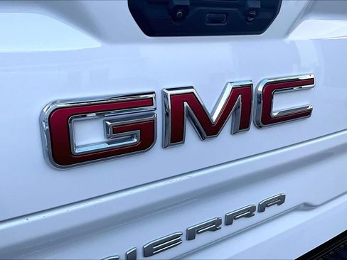 Used 2025 GMC Sierra 1500 SLT RWD image 30