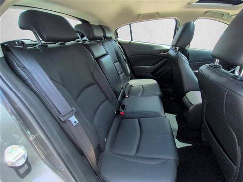 Used 2018 MAZDA MAZDA3 Grand Touring w/ Premium Equipment Package FWD image 19