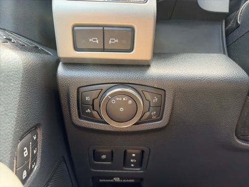 Used 2022 Ford F250 Lariat w/ Lariat Ultimate Package AWD/4WD image 29