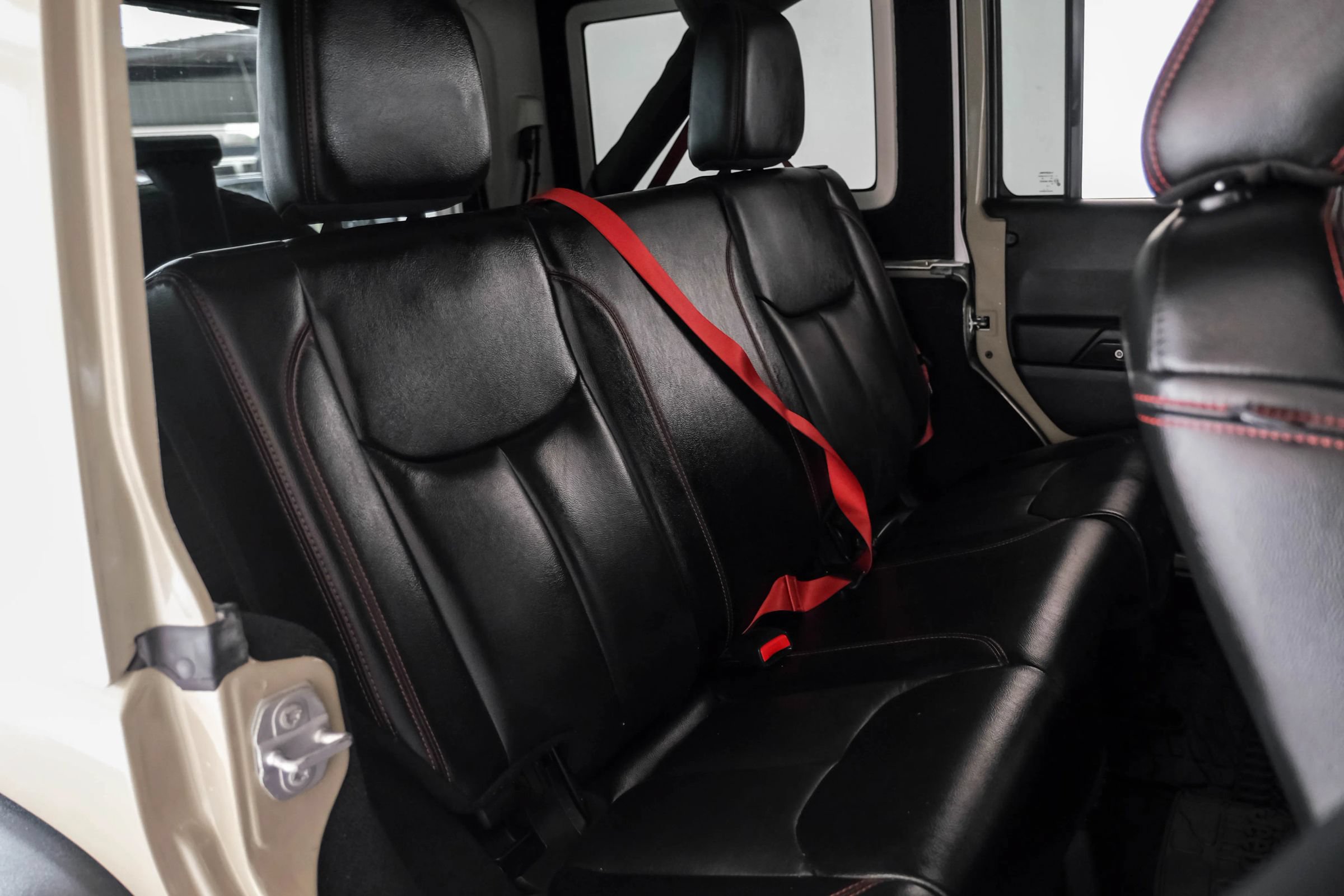 Used 2017 Jeep Wrangler Unlimited Rubicon AWD/4WD image 30
