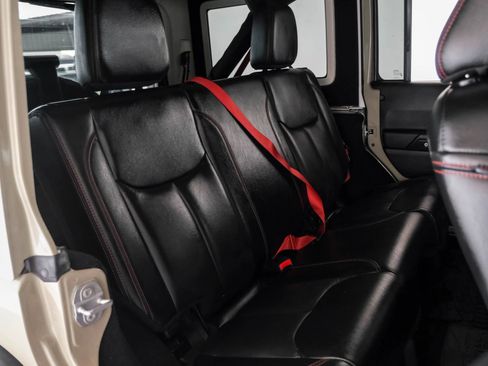 Used 2017 Jeep Wrangler Unlimited Rubicon AWD/4WD image 30