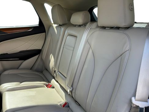 Used 2019 Lincoln MKC Select w/ Select Plus Package AWD/4WD image 5