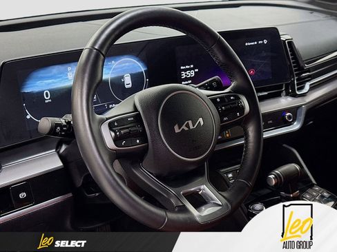 Used 2025 Kia Sportage SX image 11