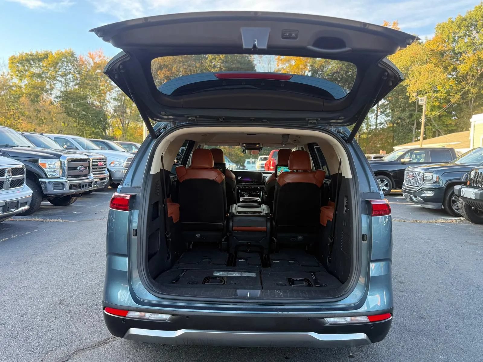 Used 2023 Kia Carnival SX FWD image 12