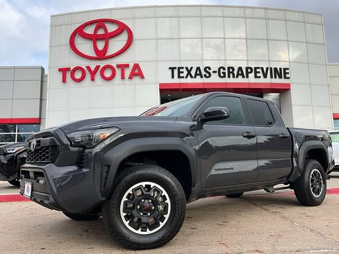 Used 2025 Toyota Tacoma TRD Off-Road image 2