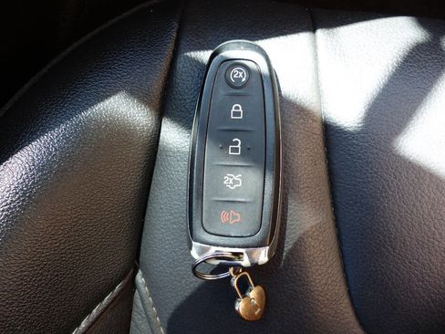 Used 2017 Ford Focus Titanium FWD image 48