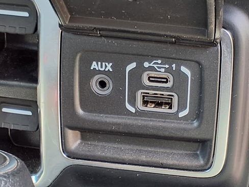 Used 2024 Jeep Gladiator Sport image 12