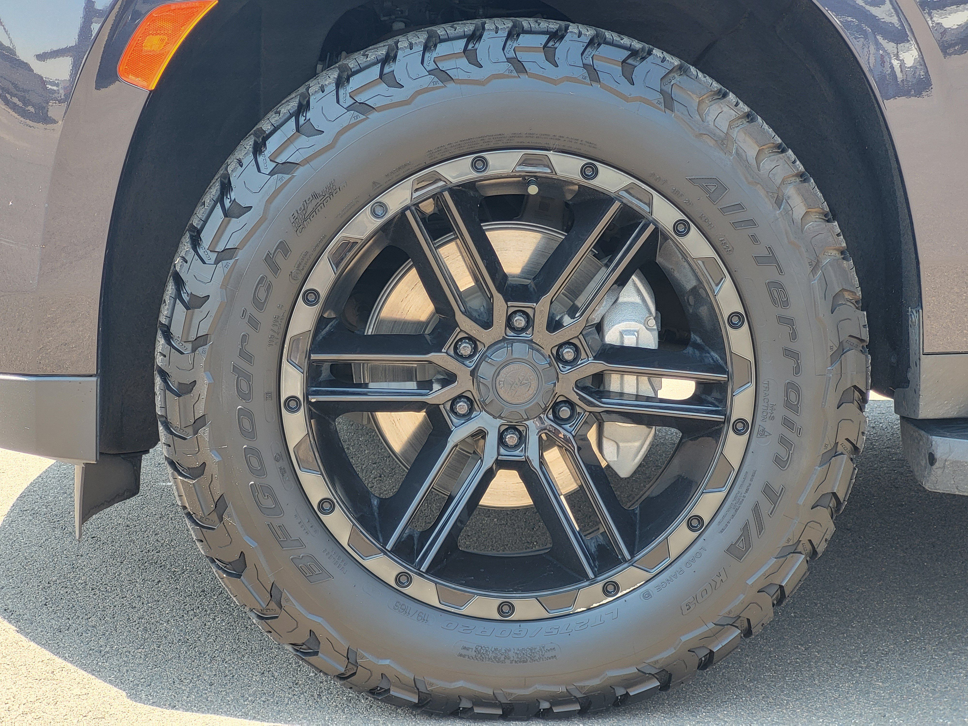 Used 2023 GMC Yukon Denali w/ LPO, Floor Liner Package AWD/4WD image 10