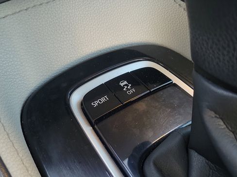 Used 2020 Toyota Corolla SE image 31