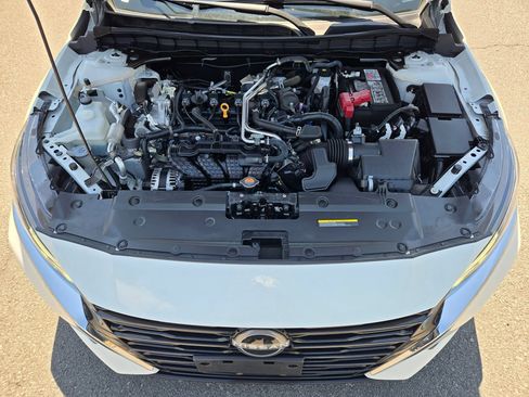 Used 2025 Nissan Altima 2.5 SV FWD image 19
