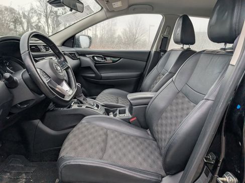 Used 2022 Nissan Rogue Sport SV w/ Technology Package image 16