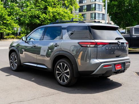 New 2026 Nissan Pathfinder Platinum w/ Cargo Package AWD/4WD image 4