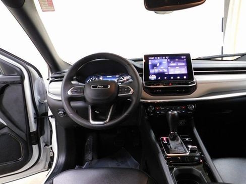 Used 2024 Jeep Compass Limited image 8