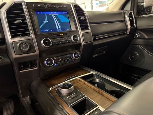 Used 2020 Ford Expedition Max Platinum RWD image 18