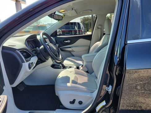 Used 2020 Jeep Cherokee Limited FWD image 16