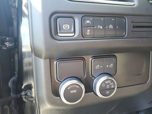 Used 2024 GMC Yukon SLT image 25