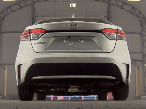 Used 2020 Toyota Corolla LE FWD image 6
