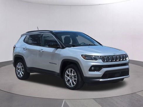 Used 2025 Jeep Compass Limited AWD/4WD image 9