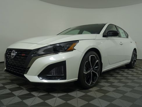 New 2025 Nissan Altima 2.5 SR w/ SR Premium Package image 14