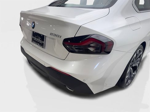 Used 2025 BMW 230i Coupe w/ M Sport Package image 18