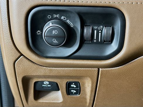 Used 2022 RAM 1500 Limited AWD/4WD image 16
