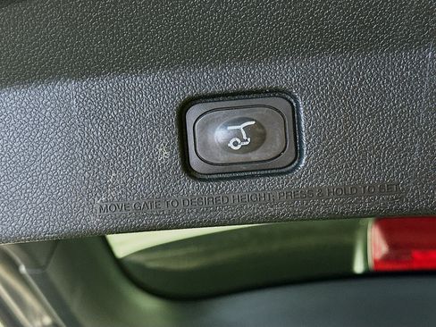 Used 2018 Ford Explorer Limited FWD image 30