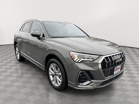 Used 2023 Audi Q3 2.0T Premium w/ Convenience Package image 3