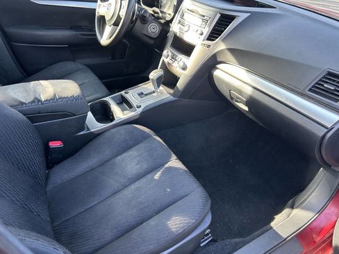Used 2011 Subaru Legacy 2.5i image 2