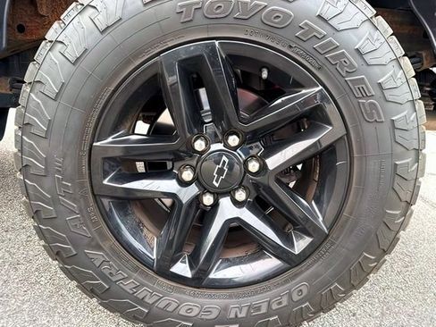 Used 2020 Chevrolet Silverado 1500 Custom Trail Boss AWD/4WD image 15