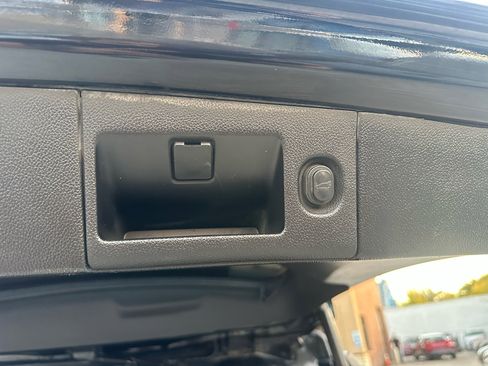 Used 2019 Chevrolet Suburban LT image 28