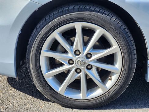 Used 2014 Toyota Prius V Five image 9