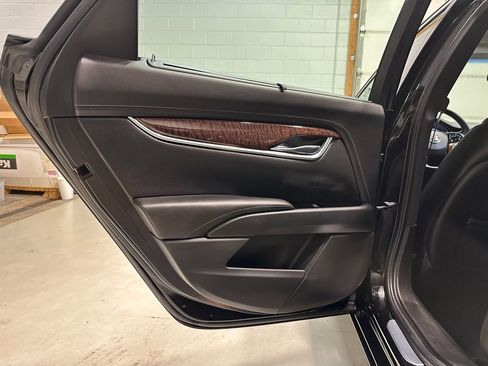 Used 2013 Cadillac XTS Premium image 22