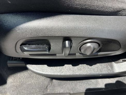 Used 2019 Chevrolet Traverse LT FWD image 20