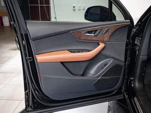 Certified 2025 Audi Q7 3.0T Premium Plus image 21