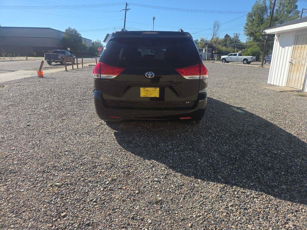 Used 2014 Toyota Sienna LE FWD image 4