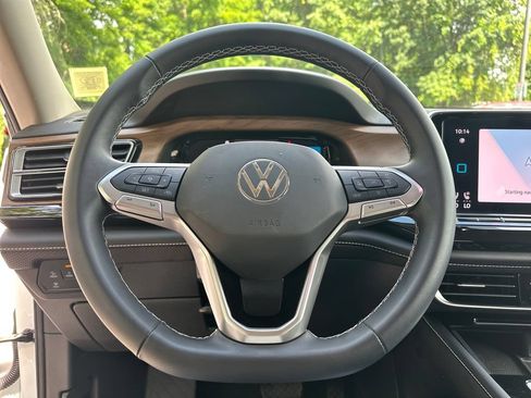 Used 2024 Volkswagen Atlas SE AWD/4WD image 12