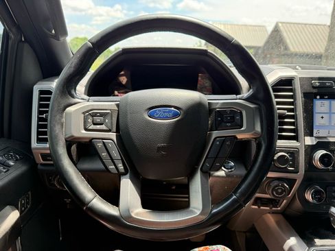 Used 2019 Ford F150 Platinum w/ Equipment Group 701A Luxury AWD/4WD image 8