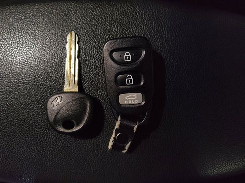 Used 2015 Hyundai Elantra SE image 32