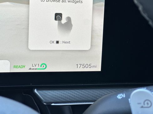 Used 2025 Genesis GV60 RWD image 27