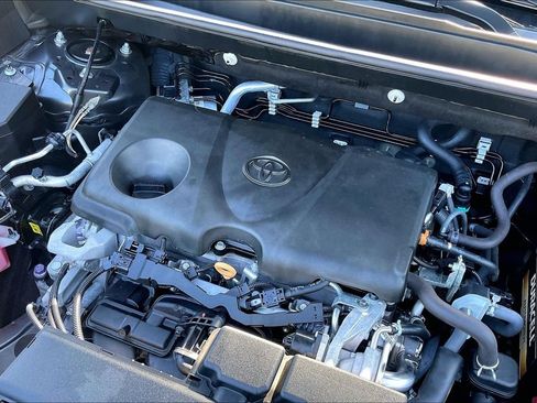 Used 2020 Toyota RAV4 XLE Premium FWD image 32