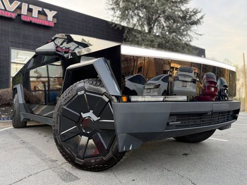 Used 2024 Tesla Cybertruck AWD Crew Cab image 8