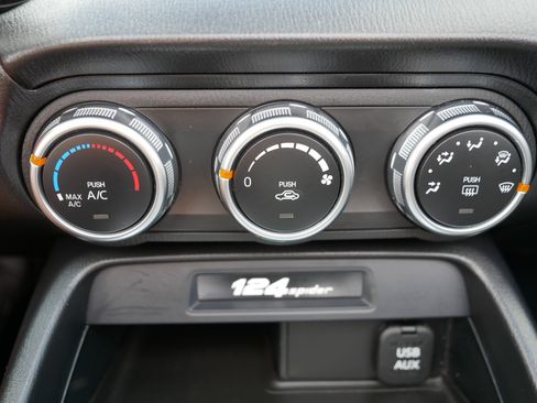 Used 2017 FIAT 124 Spider Classica RWD image 23